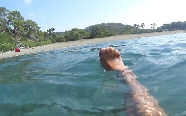 Nylondeluxe: Pantimedias desnudas en el mar