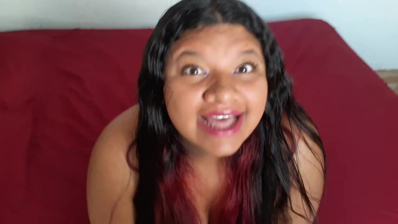 Hot Strawberry: Ik blijf alleen thuis om de pik van mijn vriend...