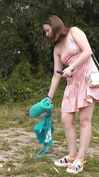 パンティーなしで野生でソロ