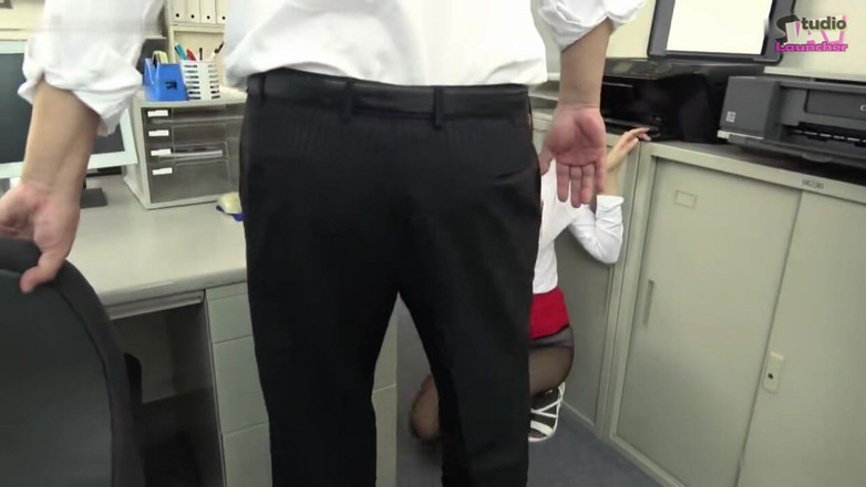 Studio JAV Launcher: Haughty office beauty dokucza Temp, ale jego odważna zemsta rozpala...