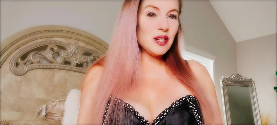Nikki Nevada: Tante seksi nikki lagi asik ngentot dan ngentot pakai dildo...