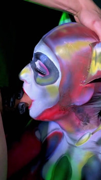 Harley Quinn gibt puddin den besten, bodypaint