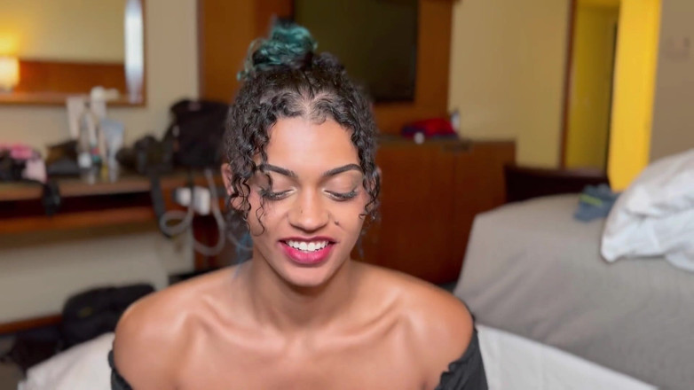 Island Boy Vids: Natasha Carter menunjukkan mengapa dia adalah kambing tekak