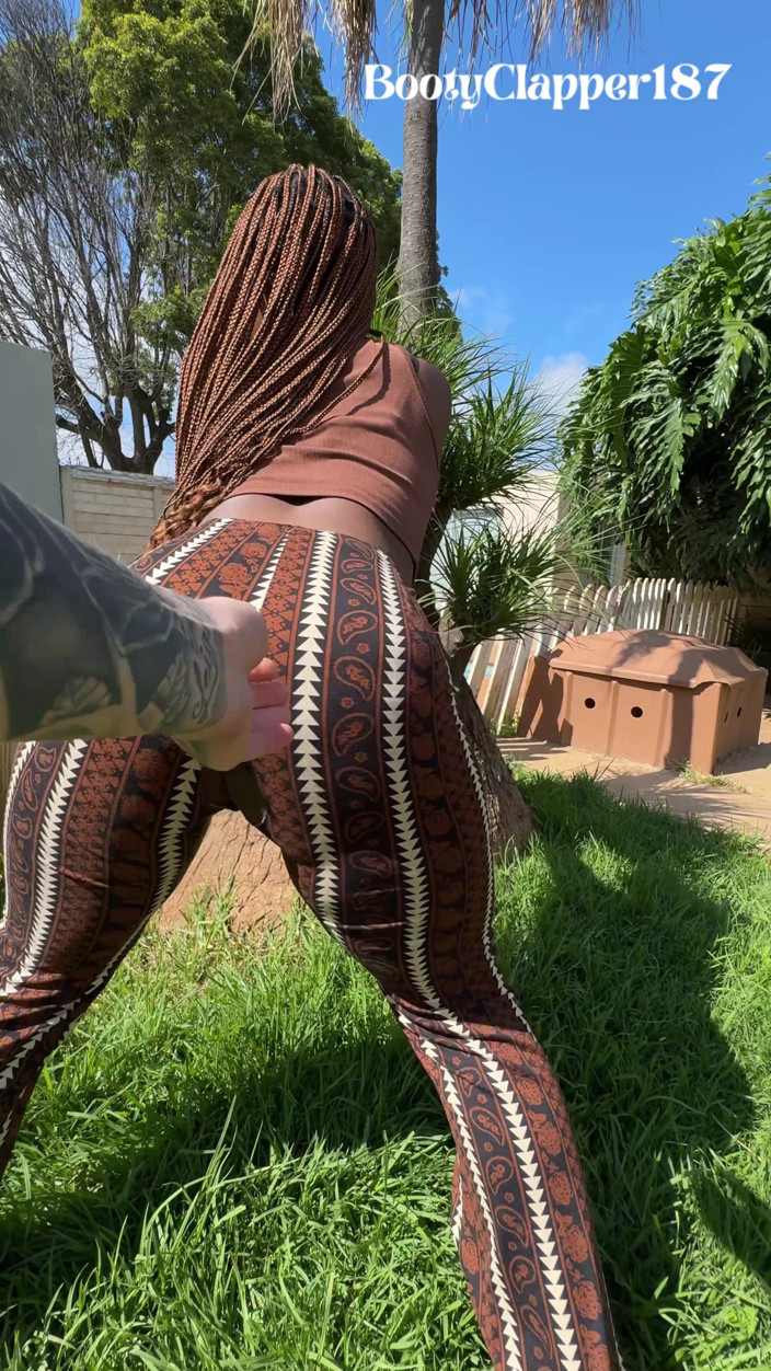 BootyClapper187: Leggings Strappati E Un Creampie