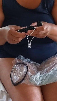 Desempaquetado Del Segundo Regalo De Un Fan