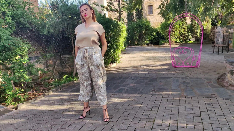 Goddess Lena: Bahçemde bana hayran ol