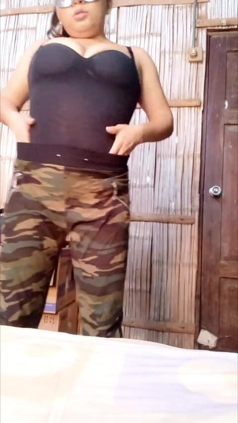 Martin13: Magnifique! Une politicienne latina montre ses beaux seins avant les élections...