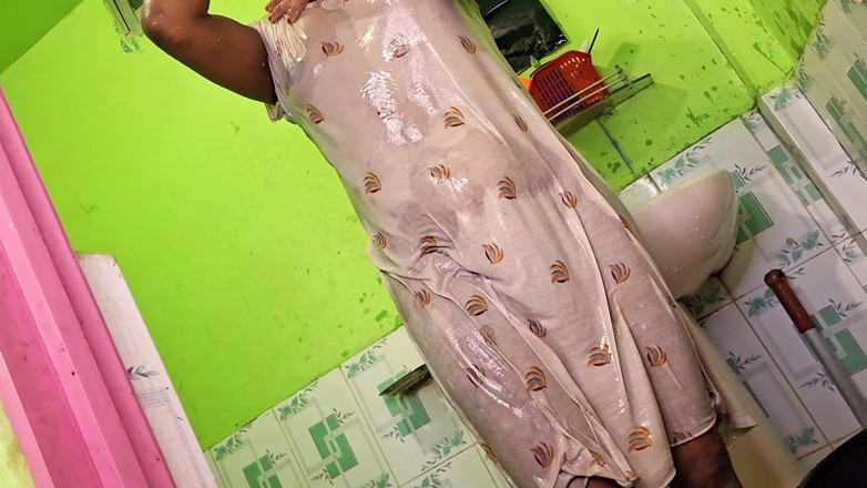 Laila xxx porn169: La sorpresa de la ducha de la hermanastra se calienta,...