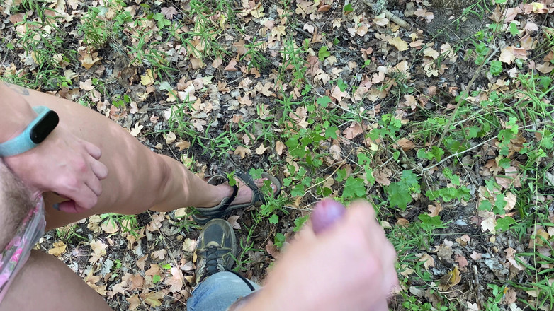 Hairy couple: Kongkek berisiko di hutan 4k