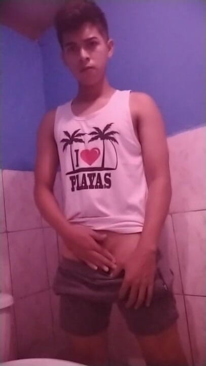 Chicos Virales: Horny teen boy in he bathed