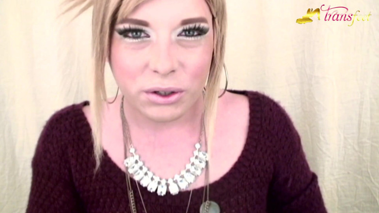 Trans and Cross-Dressers Feet: Блондинка транссексуал Меллорі та її красиві рожеві нігті