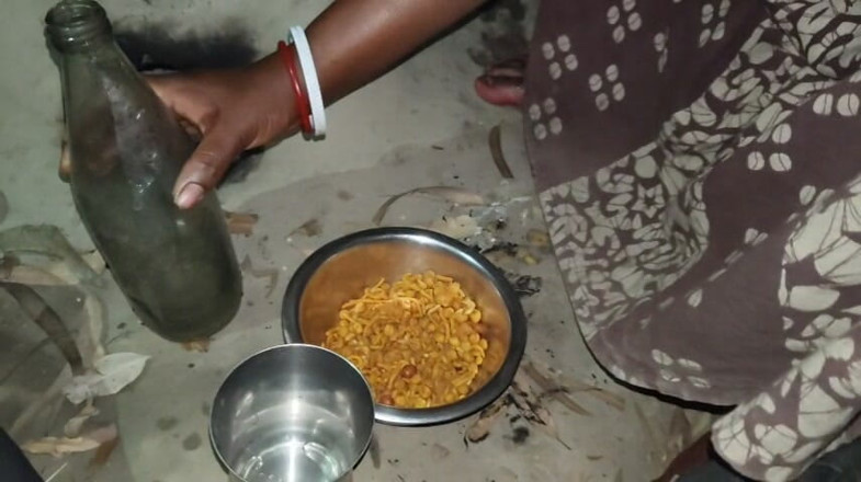 Yousokhona: Drink with a Hot Desi Bhabhi