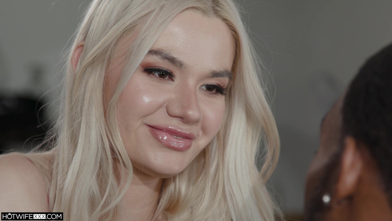 HotwifeXXX: Anjelica Coralvine bere všechny peníze, velké černé péro, které zvládne
