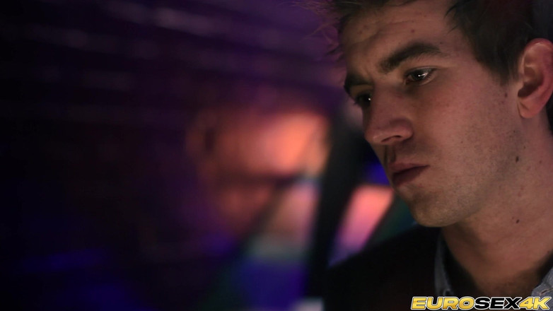 Porn Gutter: Jess West被撑开