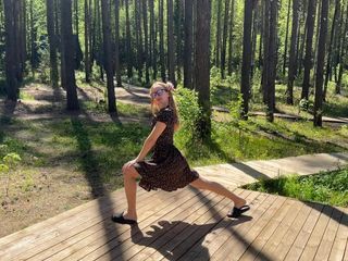 Skinny_lady69: Gudinna streticng utomhus