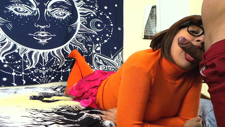 VickyVixen: Velma saje cizince