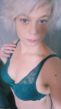 Ti piacciono le donne mature? Beh, sono qui.