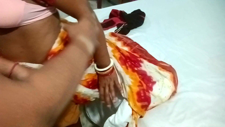 Popmini: Индийский офисный друг Sunidhi делает минет и горячий секс бойфренда внутри тугой киски