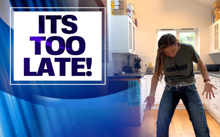 Wamgirlx: もう我慢できない!自分を小便することについて