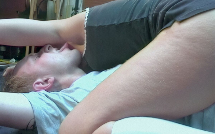 Shes Boss: キックボクシングのブロンドが支配し、2人の男性と戦う