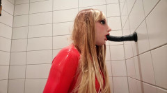 Hooded June: 딥 스로트 연습