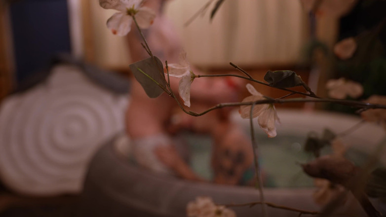 lilredvelvettt: 핫한 욕조의 핫한 이웃