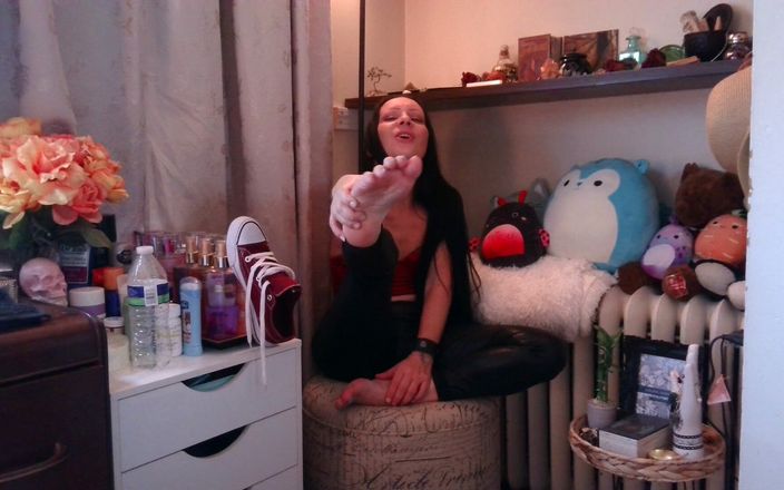 Raven Willow: Ik hou ervan om mijn eigen voeten te likken