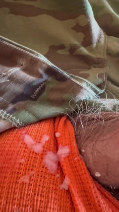 Gay Soldier Stuff: Soldado do exército se masturba em um atleta laranja que...
