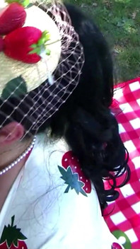 Miss Strawberry Retro Picknick in Italy