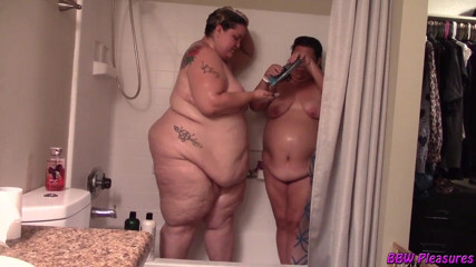 BBW Pleasures: BBW เพื่อนสนิทอาบน้ำด้วยกัน