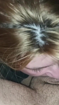 Scopata in faccia amatoriale e gola profonda con enorme sborrata in gola