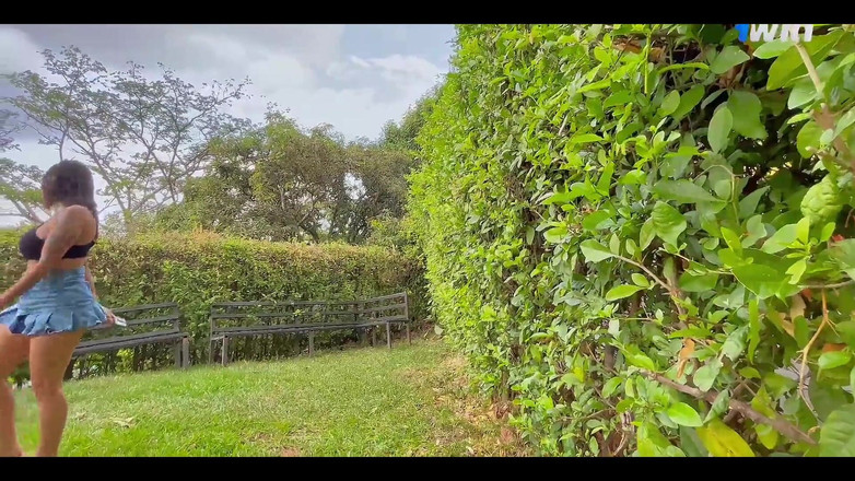 Jenifer Play: 公園でセックス コンドームを外す