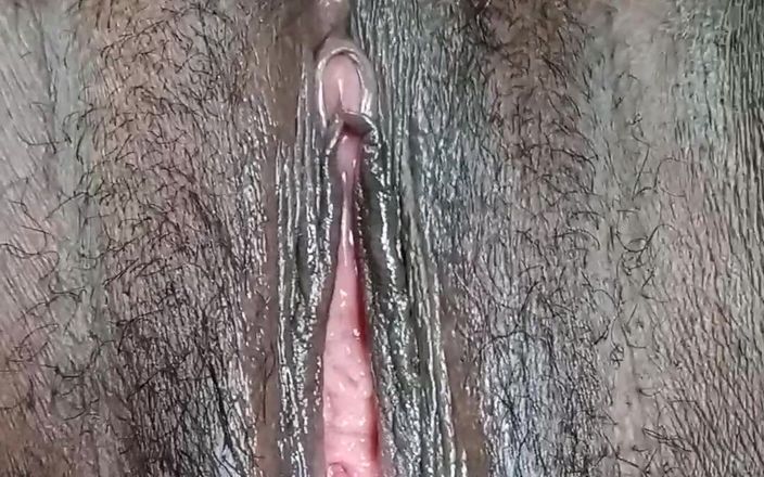 Nilima 22: Indian Anty Bigg Pussy Water Pumping