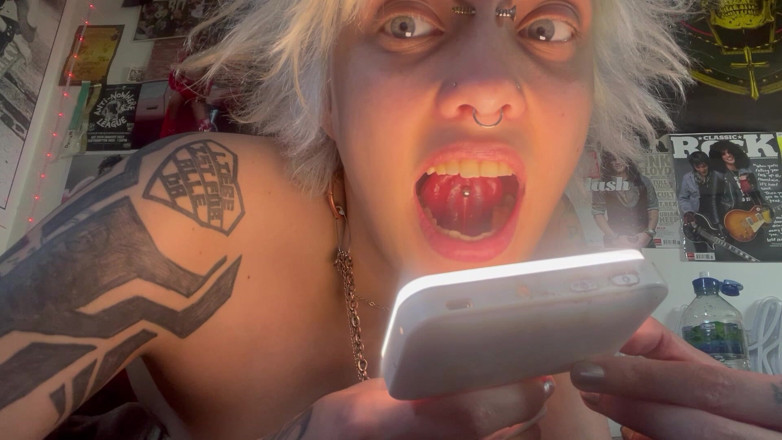 Glitterqueen1999: Usta Goth Loszka bez makijażu