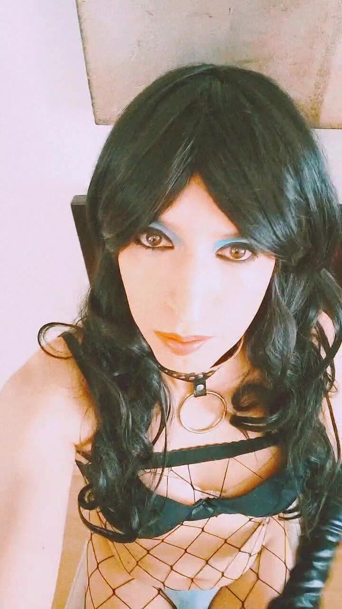 Tammy sissy slave: Trénink s dildem