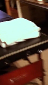2ª tentativa de um vídeo de massagem com minha colega de quarto. Ela culpa a Loção ....