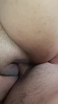 Éjaculation dans le cul du voisin, vidéos enregistrées à l’occasion