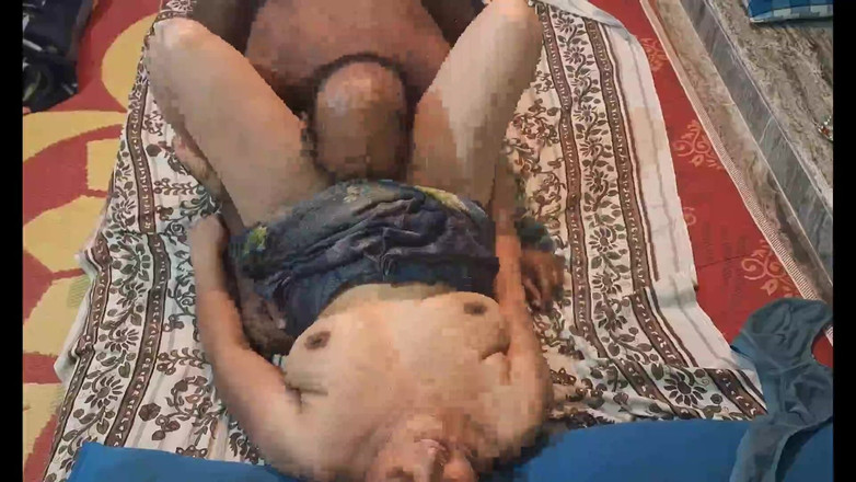 Sexy sindu: Індійська красива сільська дружина займається гарячим сексом з хлопцем