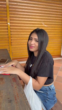 Güzel Kolombiyalı kız, cuckold erkek arkadaşından ayrıldıktan sonra porramı emiyor