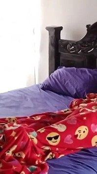 Masturbándose junto a mi amigo descansando!