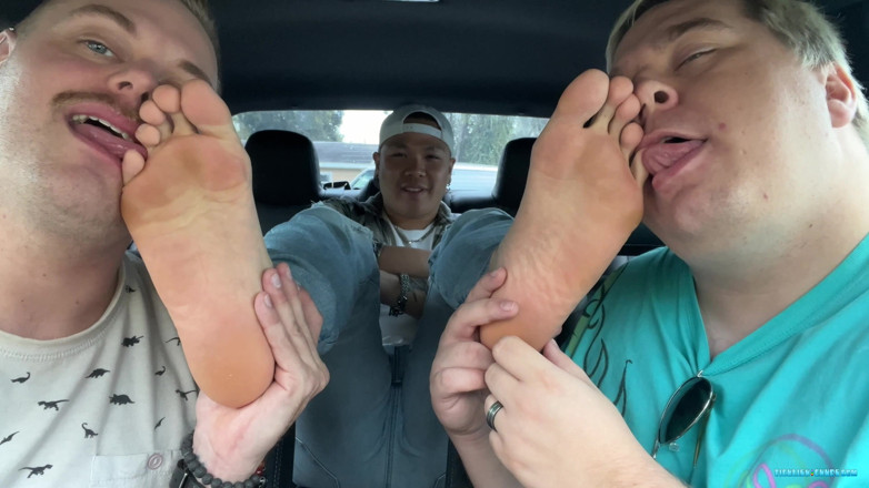 Ticklish Chubs: Snyft: Milus płaci nogami