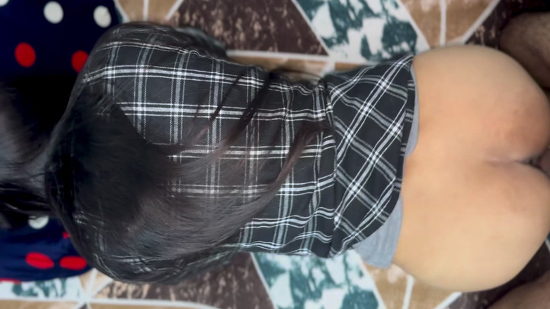 Desifilmy45: 友人の妻と部屋のベッドを共有し、一晩中彼女のアソコを抱きしめました