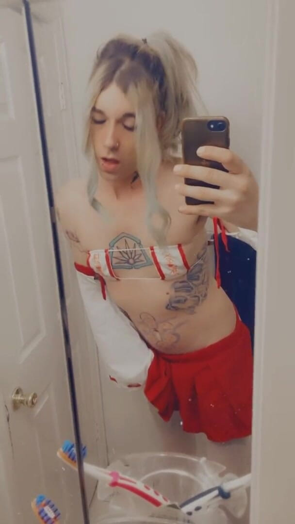 CarmenMelatonin: Cewek cosplay seksi suka seks