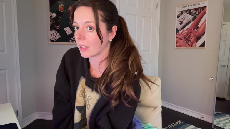 Nadia Foxx: Sora vitregă își întinde pizda și curul pentru tine!