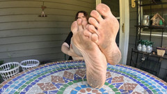 Mr Dimples: 炫耀我的脏脚