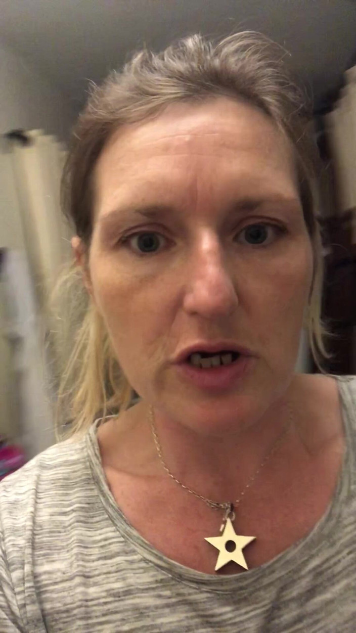 Pissing Paradise: Suýt Bị Một Người Lạ Bắt Gặp