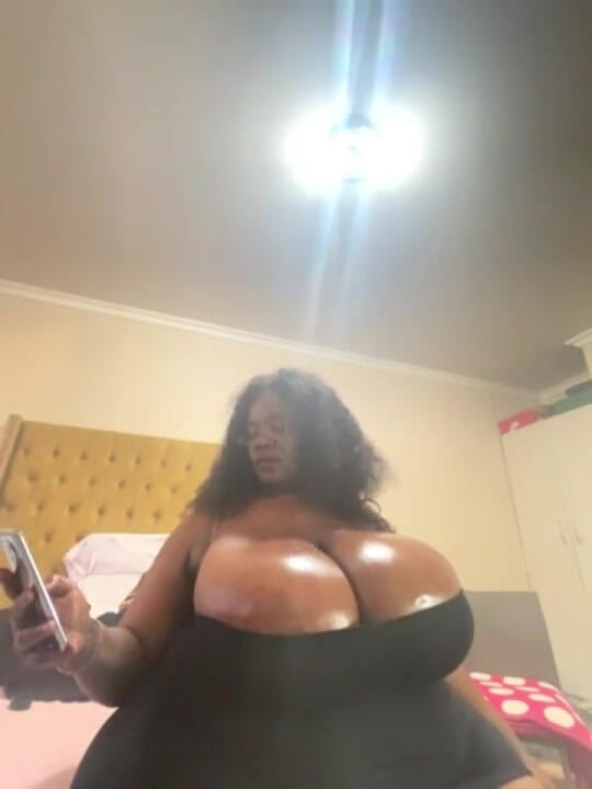 Legendary Booty Overdose: Роздягни мене голою