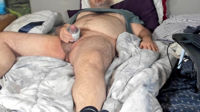 ChubbyDaddyBearLuka: Chlupatý tlustý medvěd si honí lubrikantem a sexuální pomůckou a...