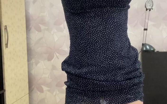 Kitty Kriss: Дражнить вас у короткій сукні без нижньої білизни