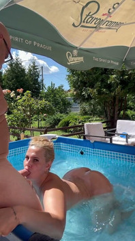 Sex in Pool